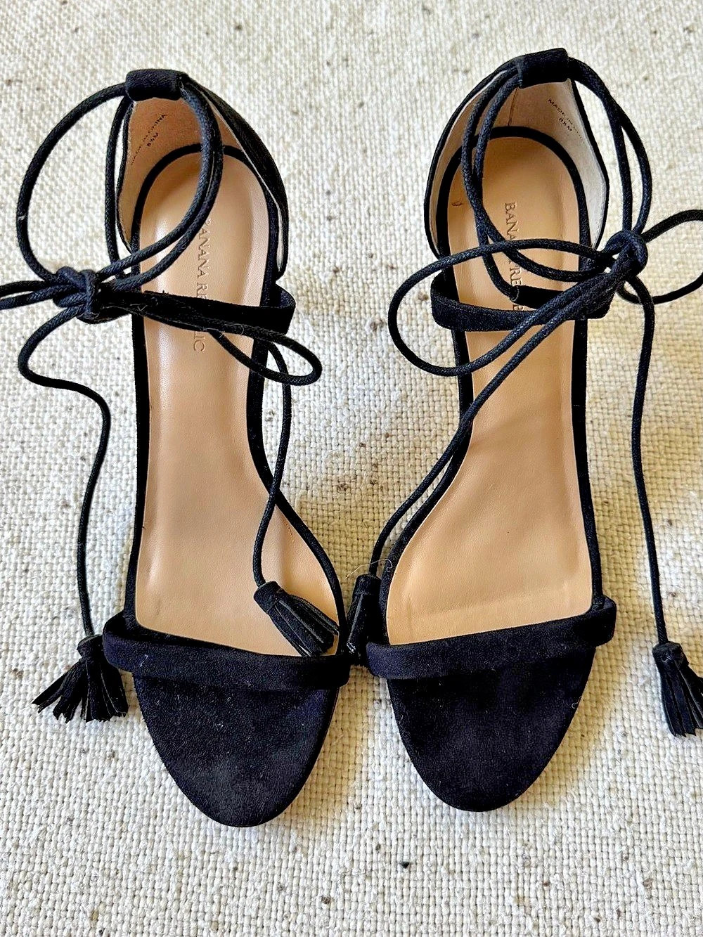 Banana Republic Women’s 8.5 Black Suede Lace Up Tassel Heels Strappy Sandals